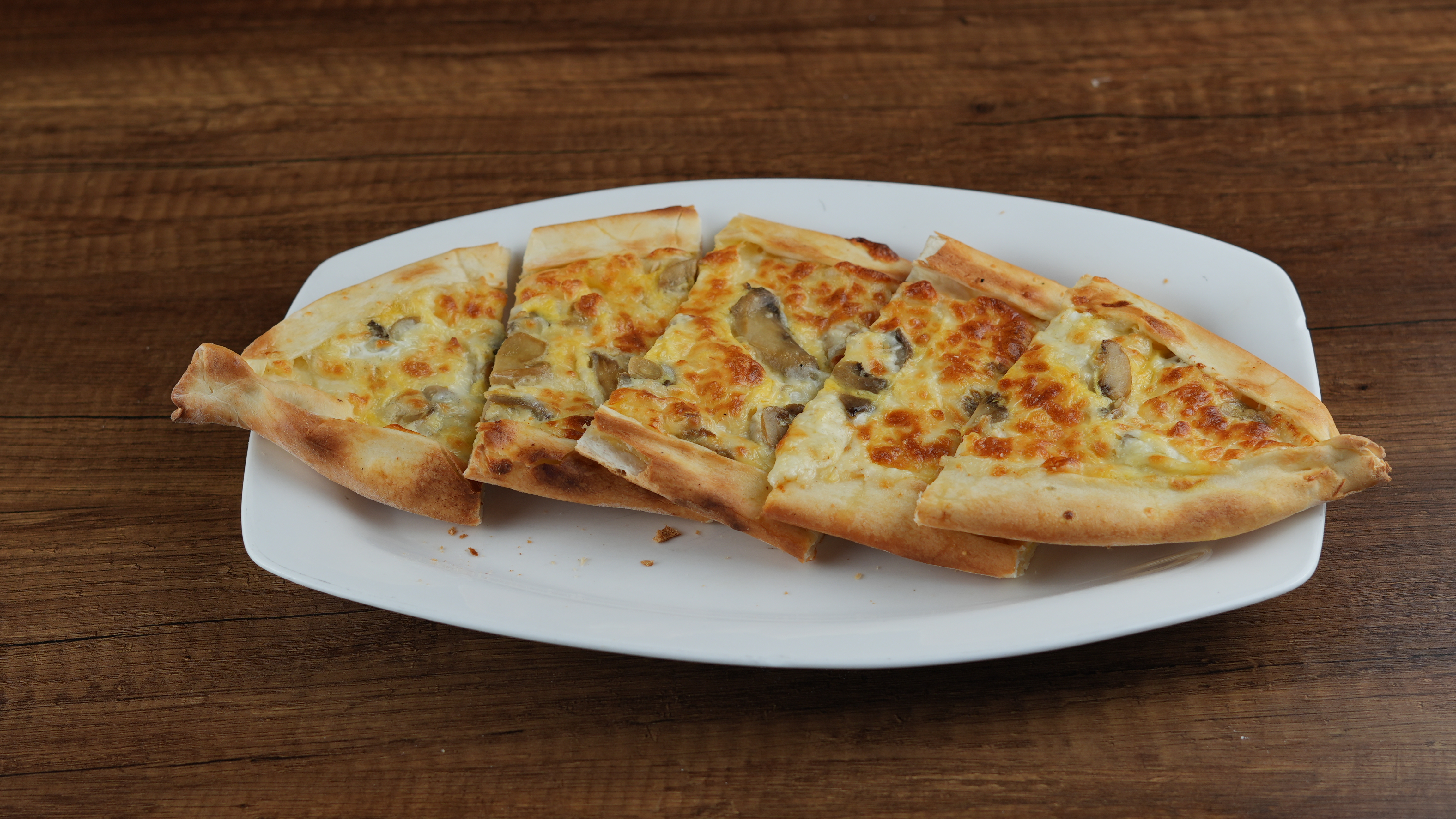 Kaşarlı Mantarlı Pide